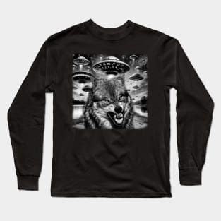 Celestial Pack Howling Fashion with Wolf UFO T-Shirt Elegance Long Sleeve T-Shirt